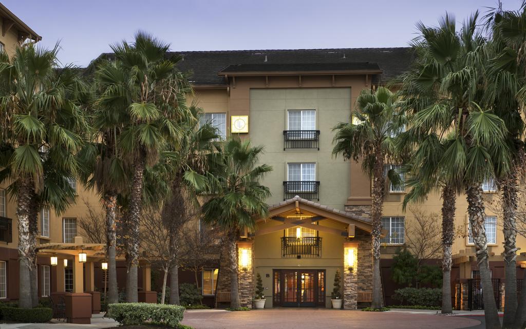 Larkspur Landing Folsom-An All-Suite Hotel Exterior photo