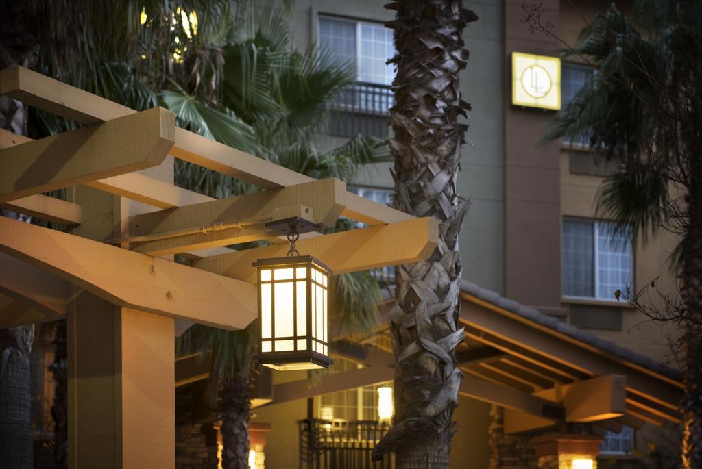 Larkspur Landing Folsom-An All-Suite Hotel Exterior photo