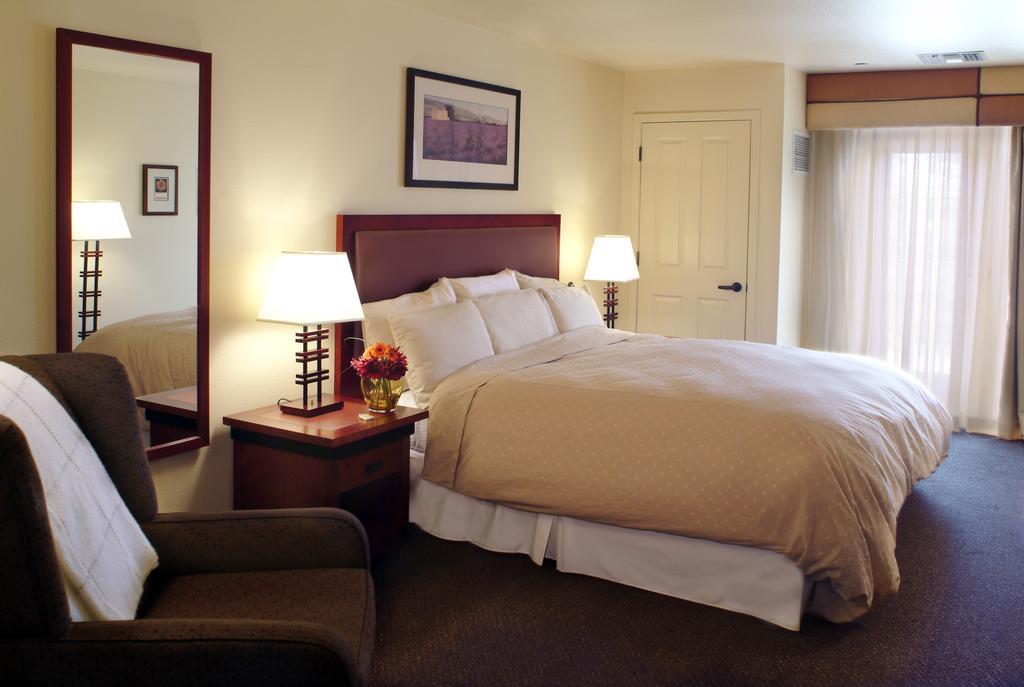 Larkspur Landing Folsom-An All-Suite Hotel Room photo